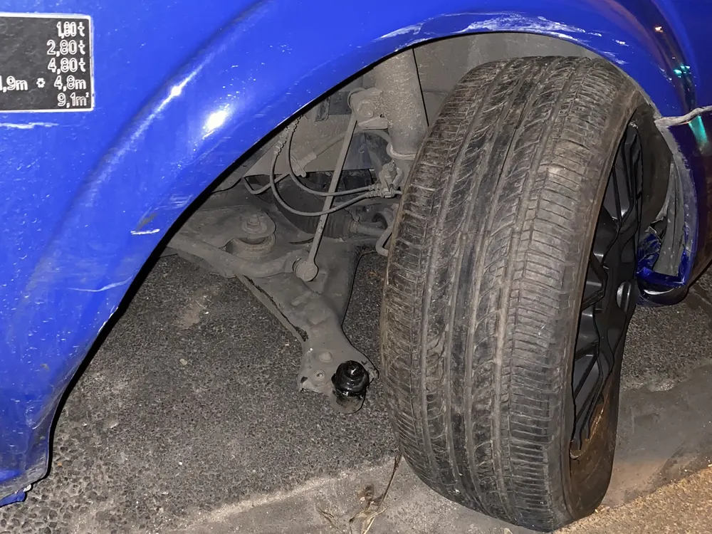 Front wheel collapsed outward after a ball joint failure